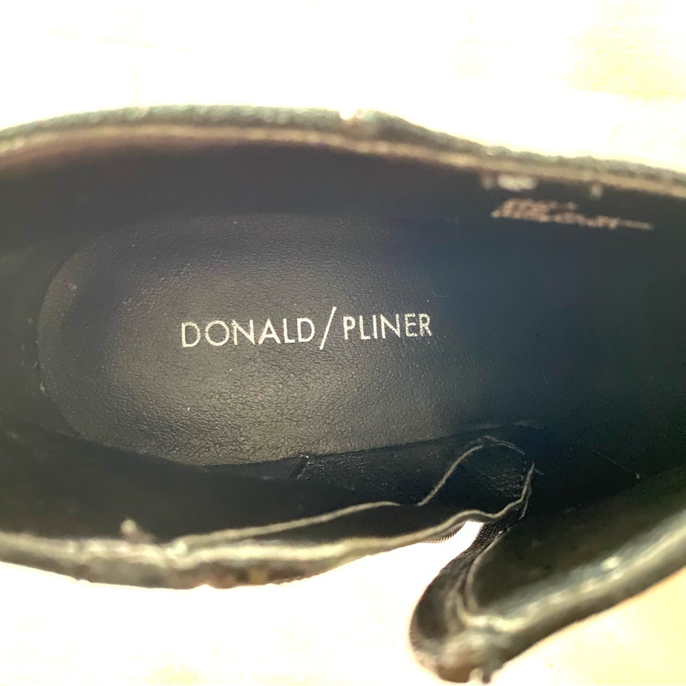 Donald/Pliner Fayla Ankle Boot - Picture 9 of 10